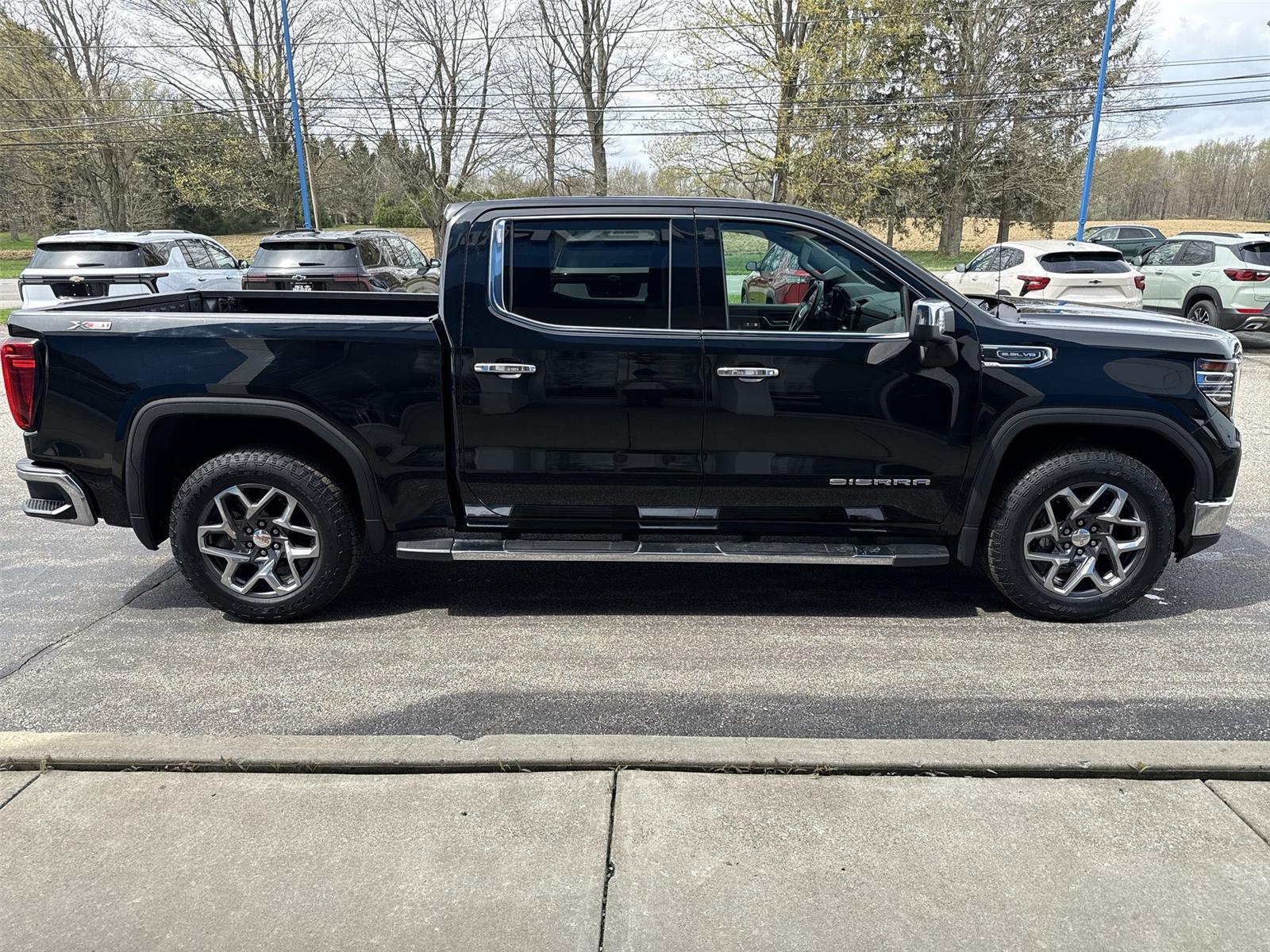2022 GMC Sierra 1500 SLT - 8