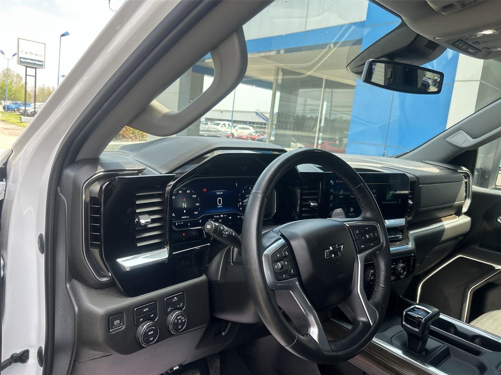 2023 Chevrolet Silverado 1500 RST - 9