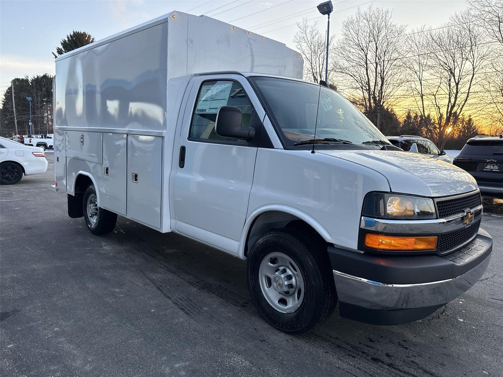 2026 Chevrolet Express Cutaway 3500 VAN 139 - 1