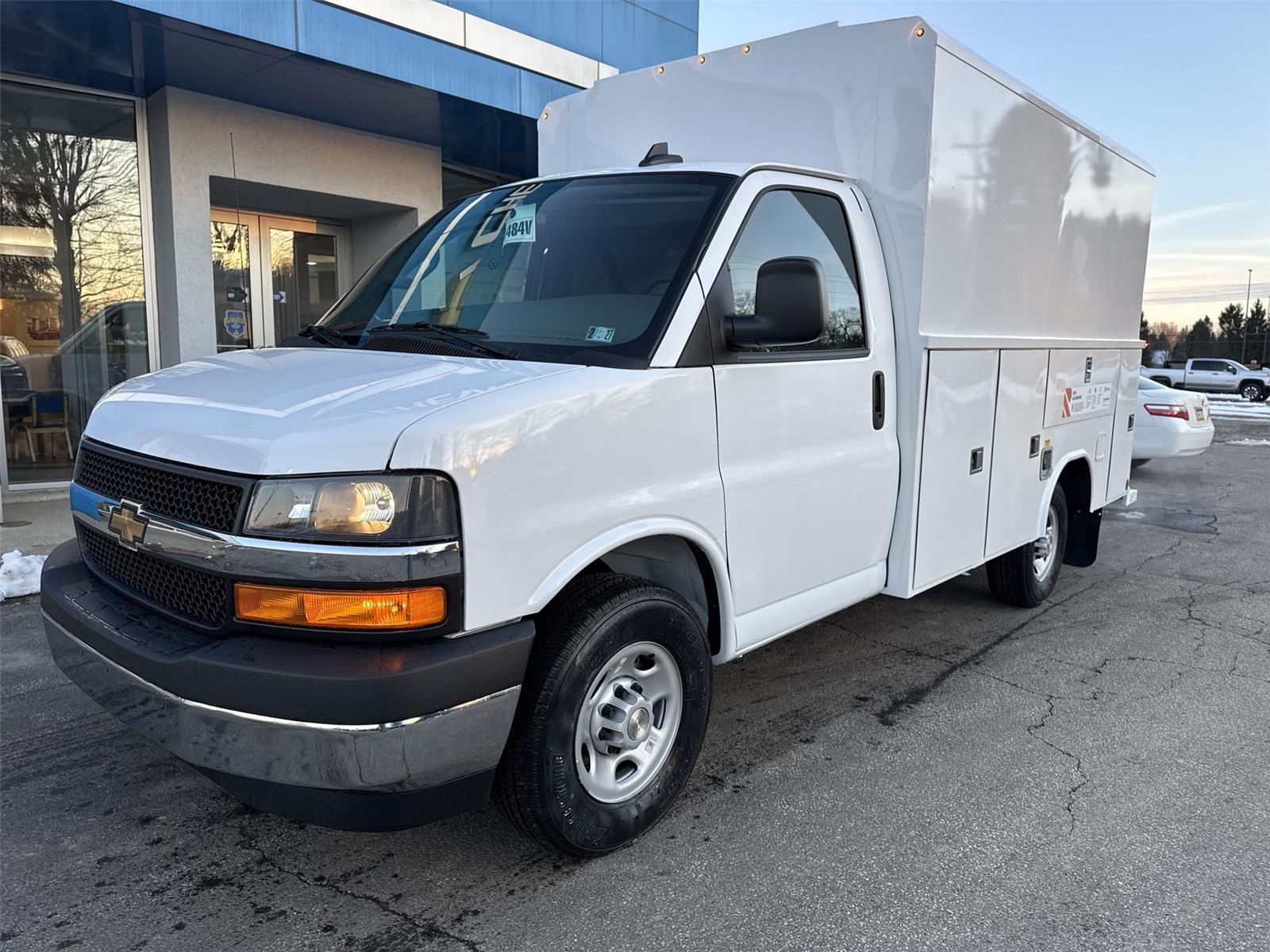 2026 Chevrolet Express Cutaway 3500 VAN 139 - 3