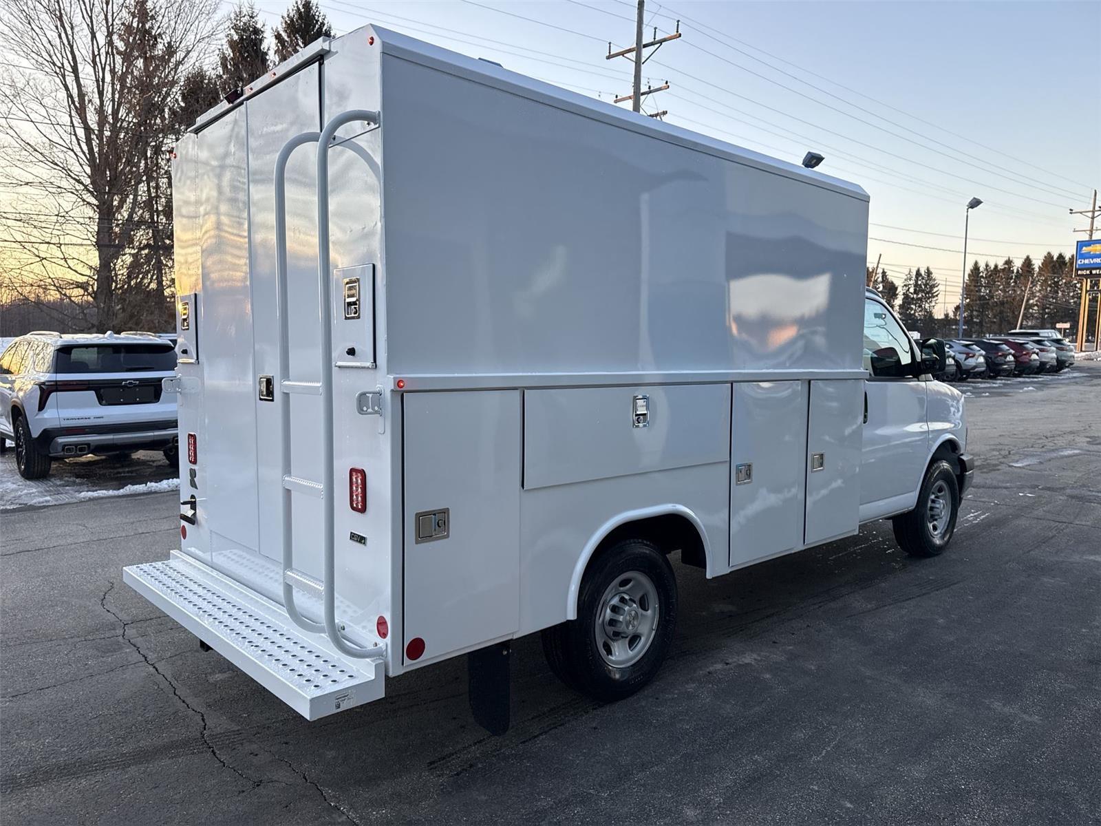 2026 Chevrolet Express Cutaway 3500 VAN 139 - 7
