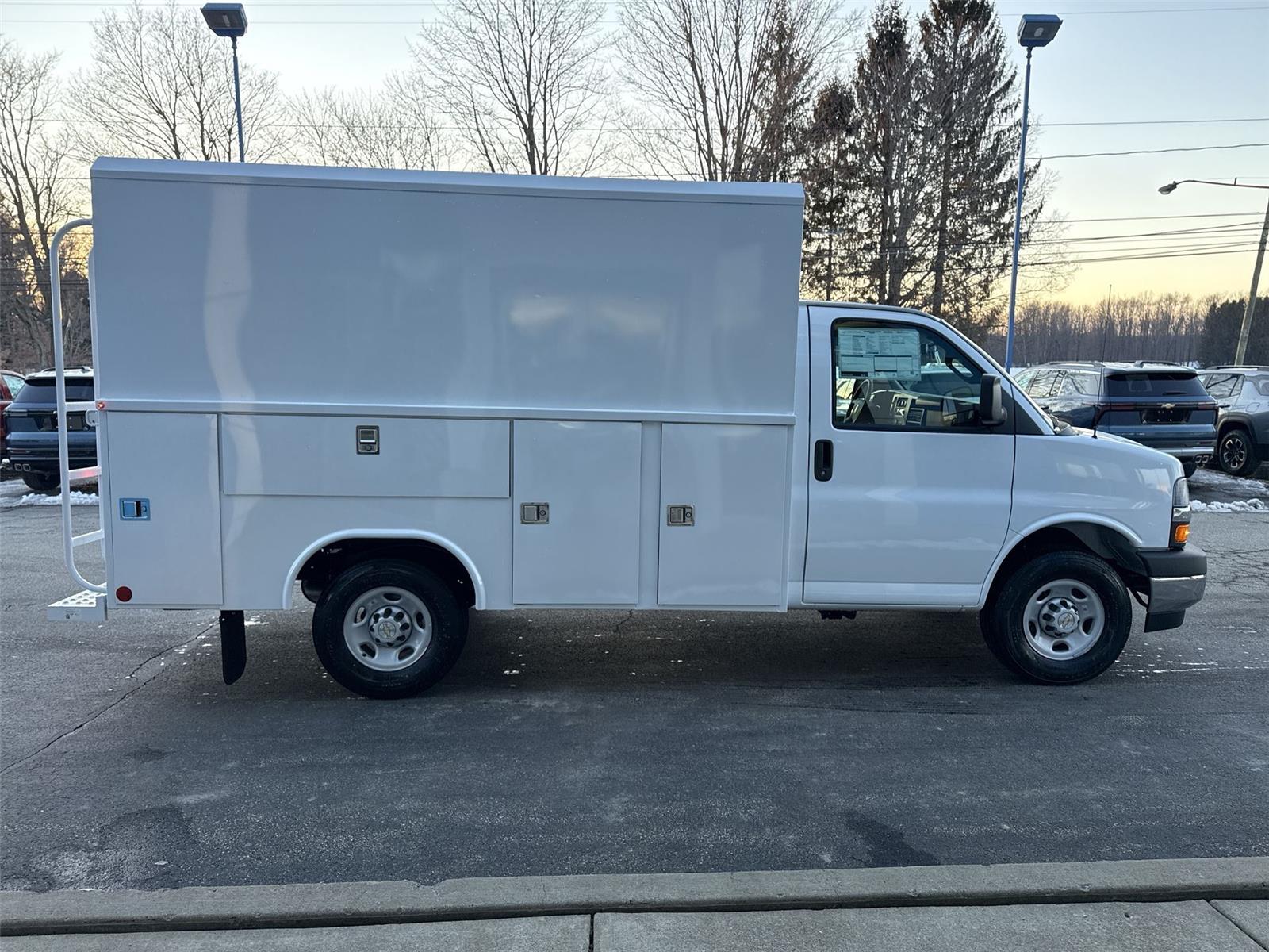 2026 Chevrolet Express Cutaway 3500 VAN 139 - 8