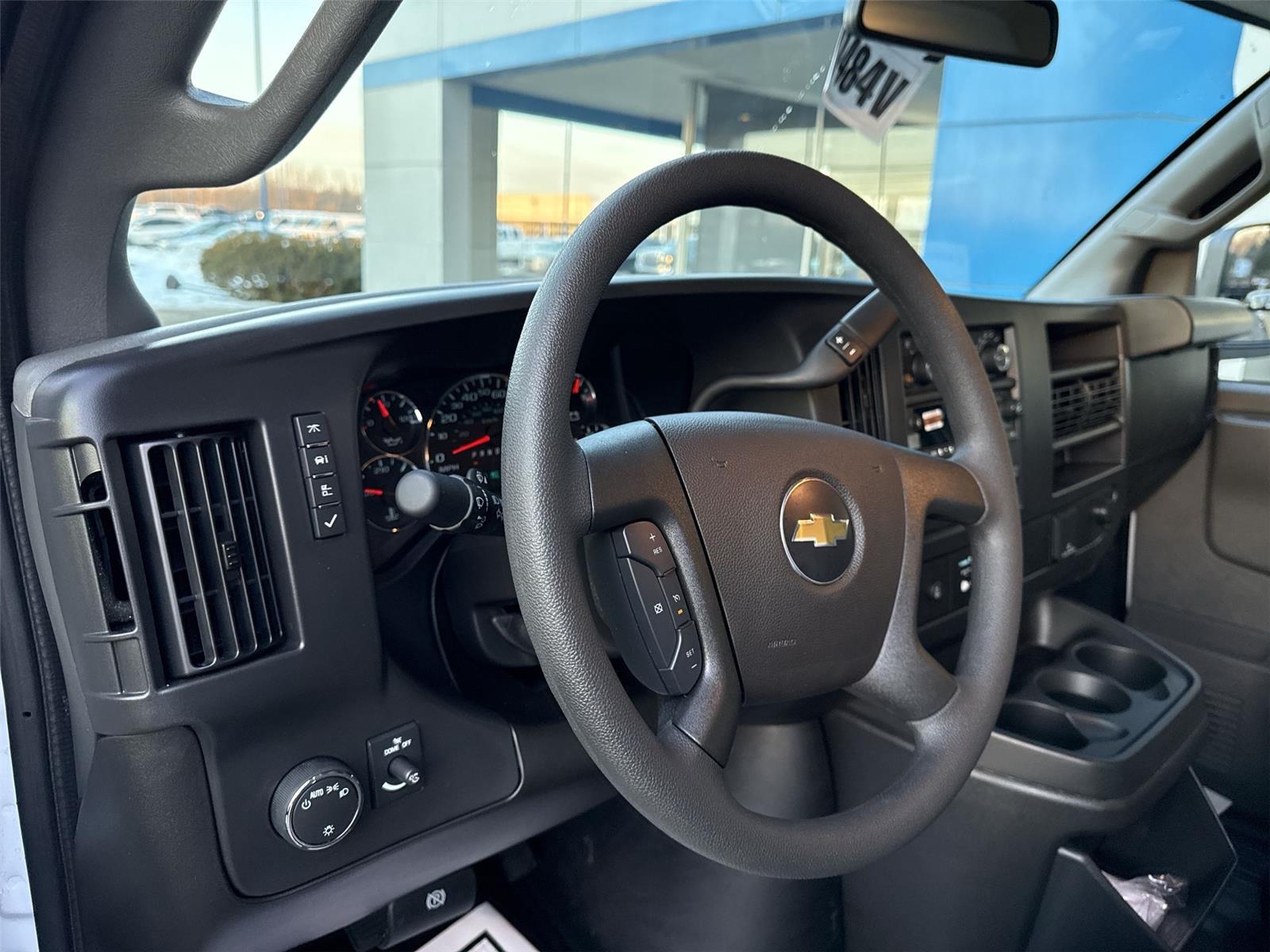 2026 Chevrolet Express Cutaway 3500 VAN 139 - 9