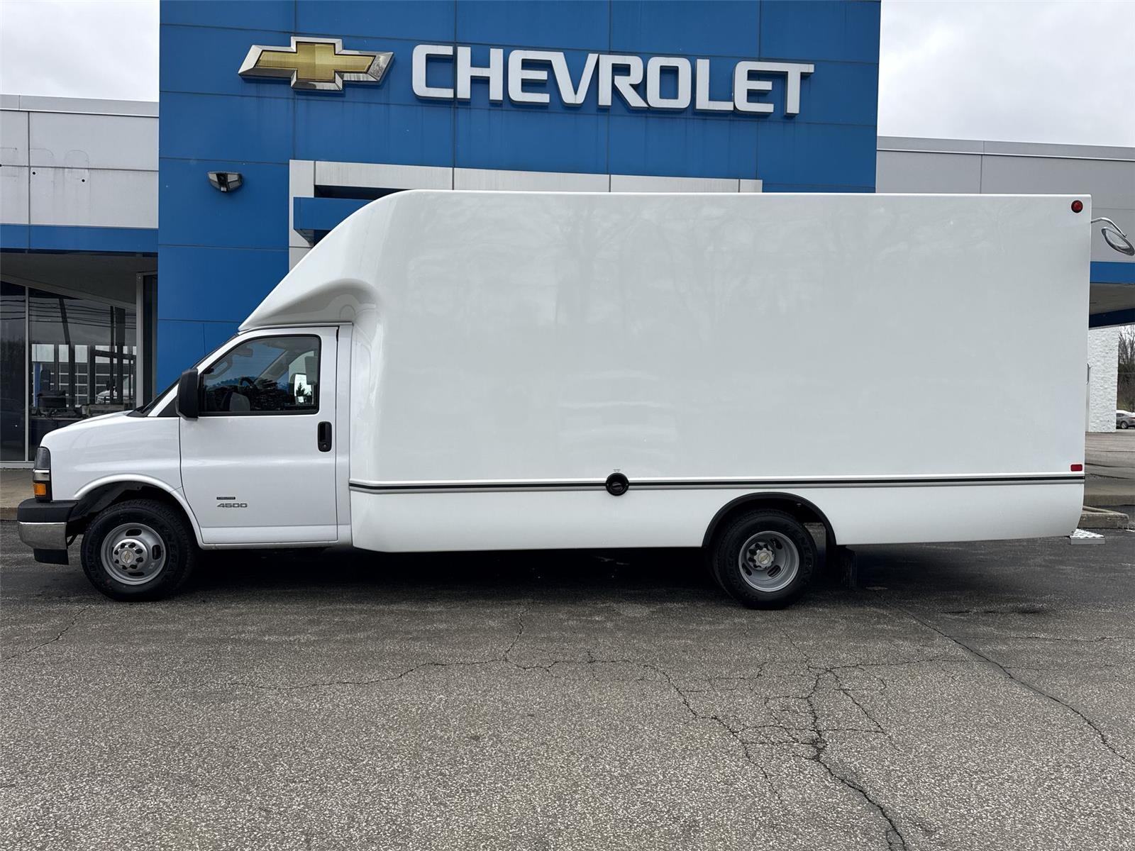 2026 Chevrolet Express Commercial Cutaway 4500 VAN 177 - 4