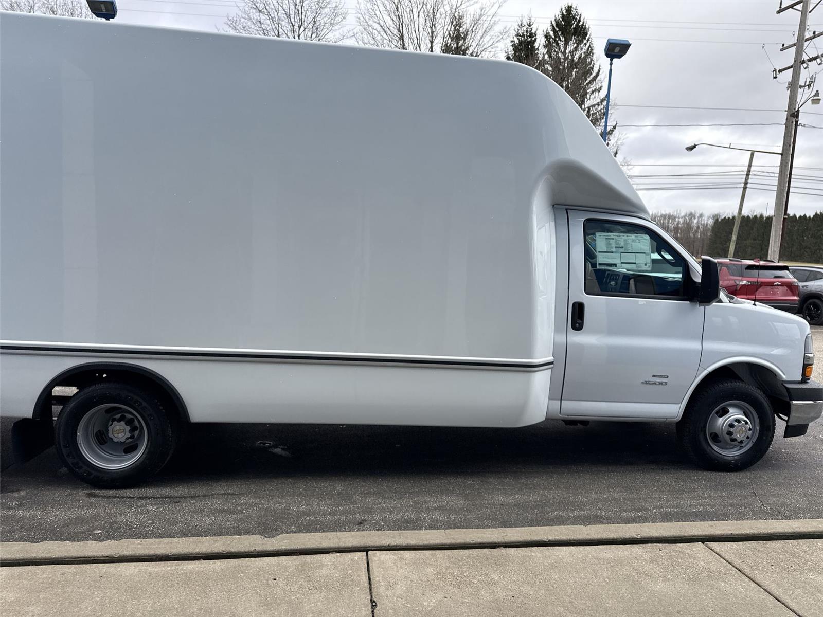 2026 Chevrolet Express Commercial Cutaway 4500 VAN 177 - 8