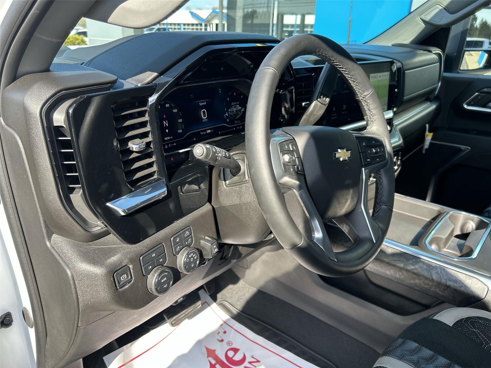 2025 Chevrolet Silverado 2500HD LT - 9