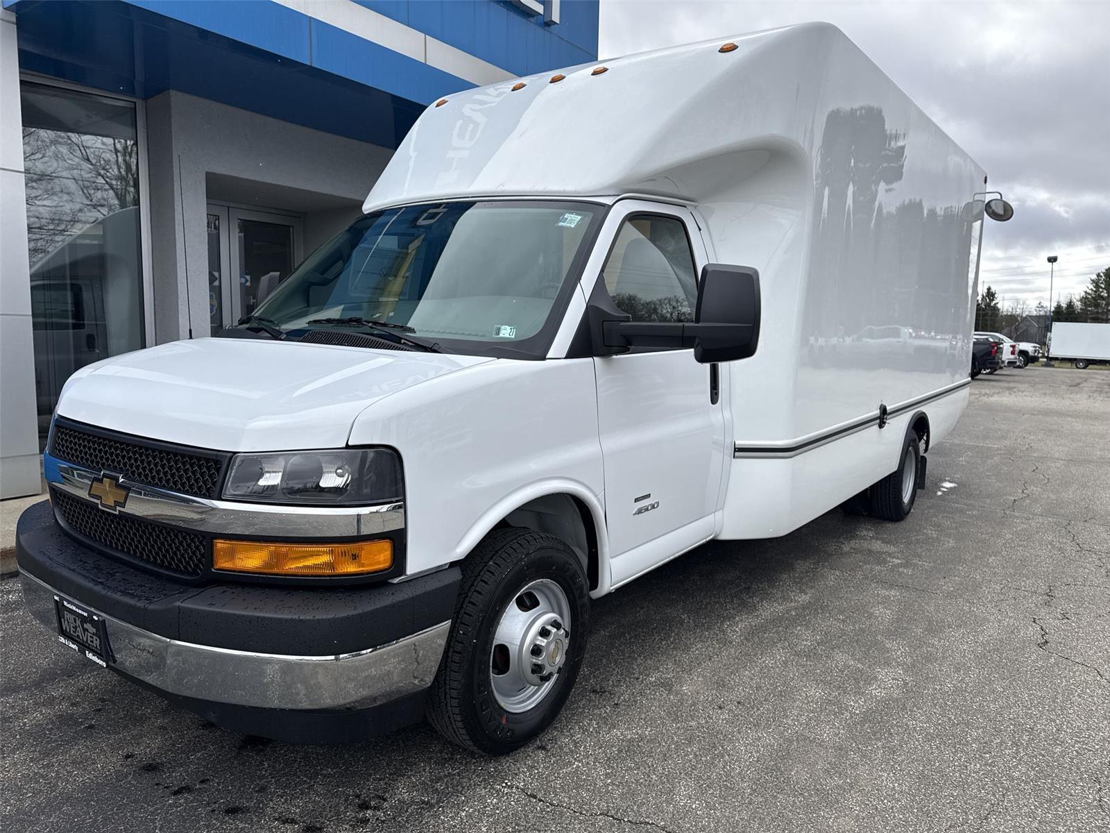 2026 Chevrolet Express Commercial Cutaway 4500 VAN 177 - 3