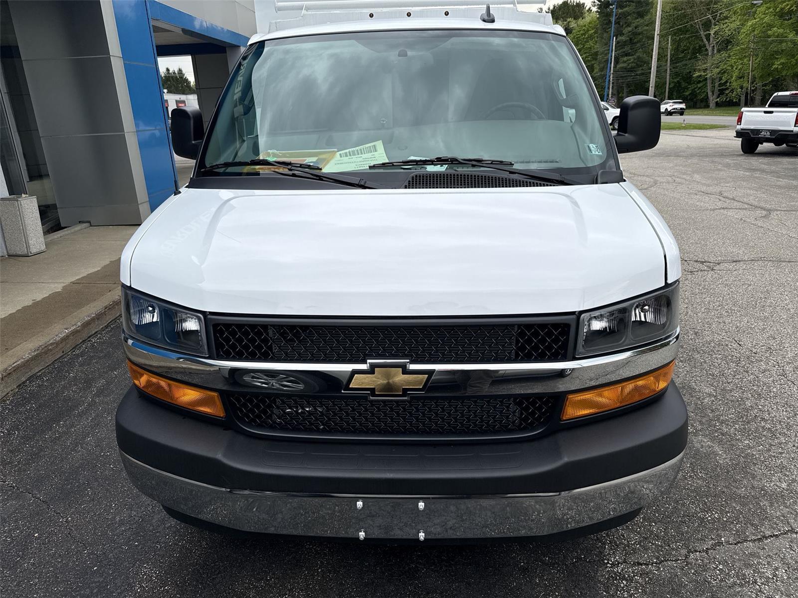 2026 Chevrolet Express Cutaway 3500 VAN 139 - 2