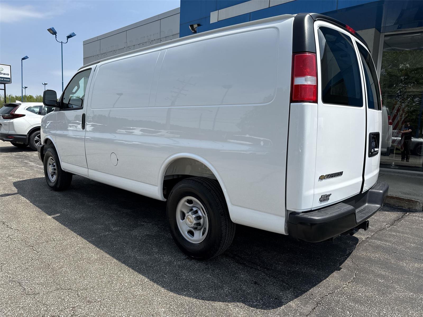 2025 Chevrolet Express Cargo Van RWD 2500 135 - 5