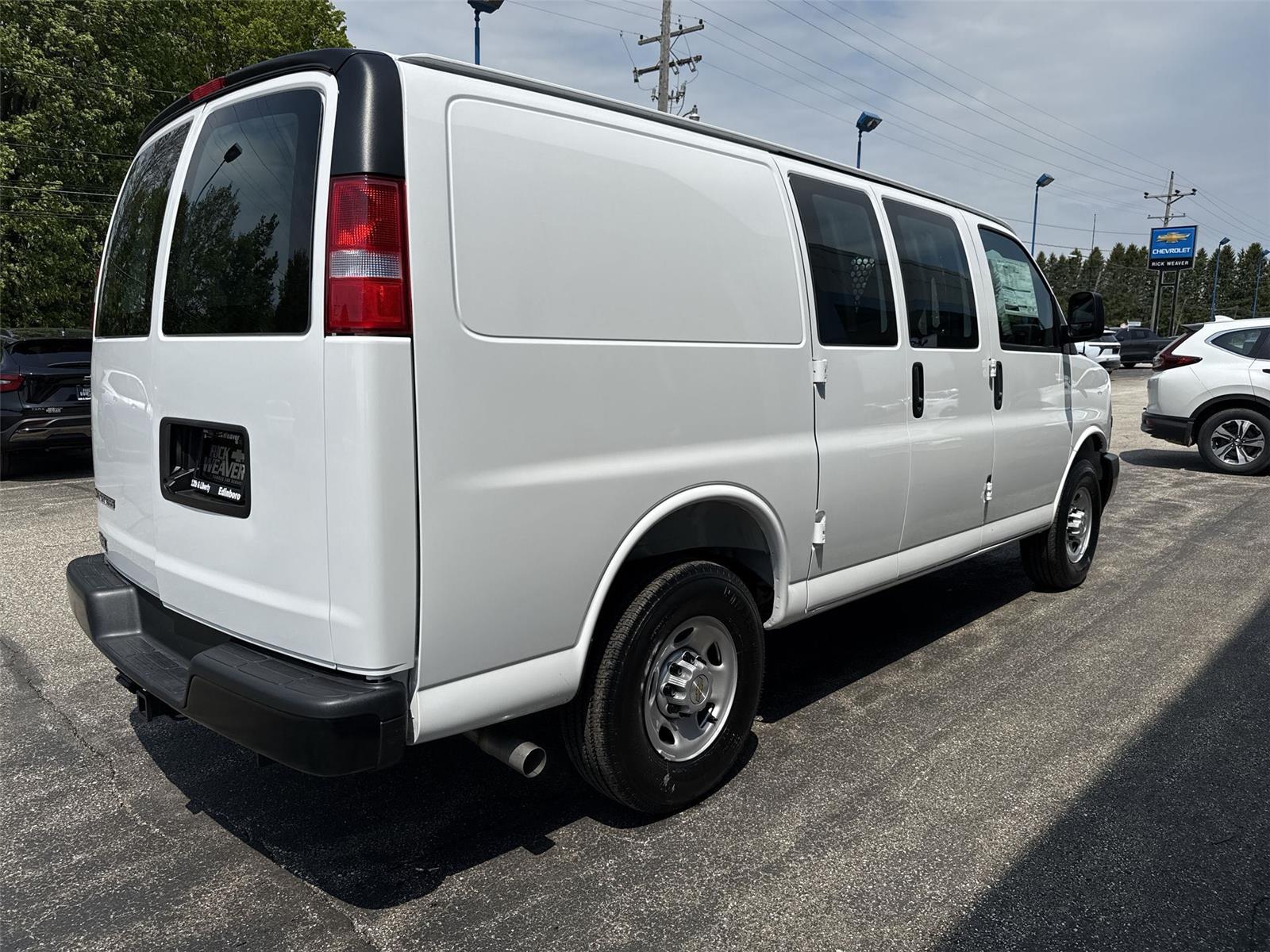 2025 Chevrolet Express Cargo Van RWD 2500 135 - 7