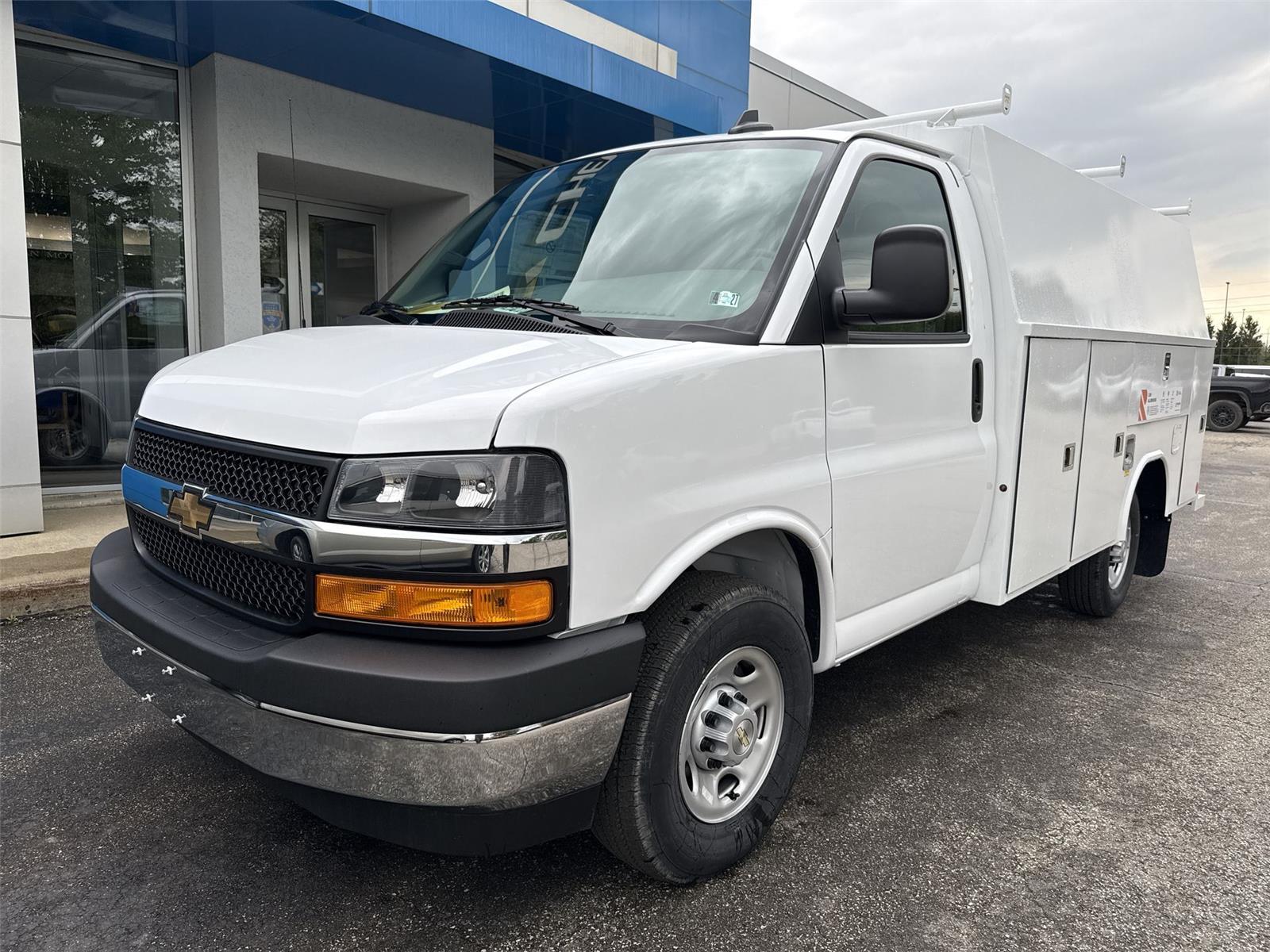2026 Chevrolet Express Cutaway 3500 VAN 139 - 3
