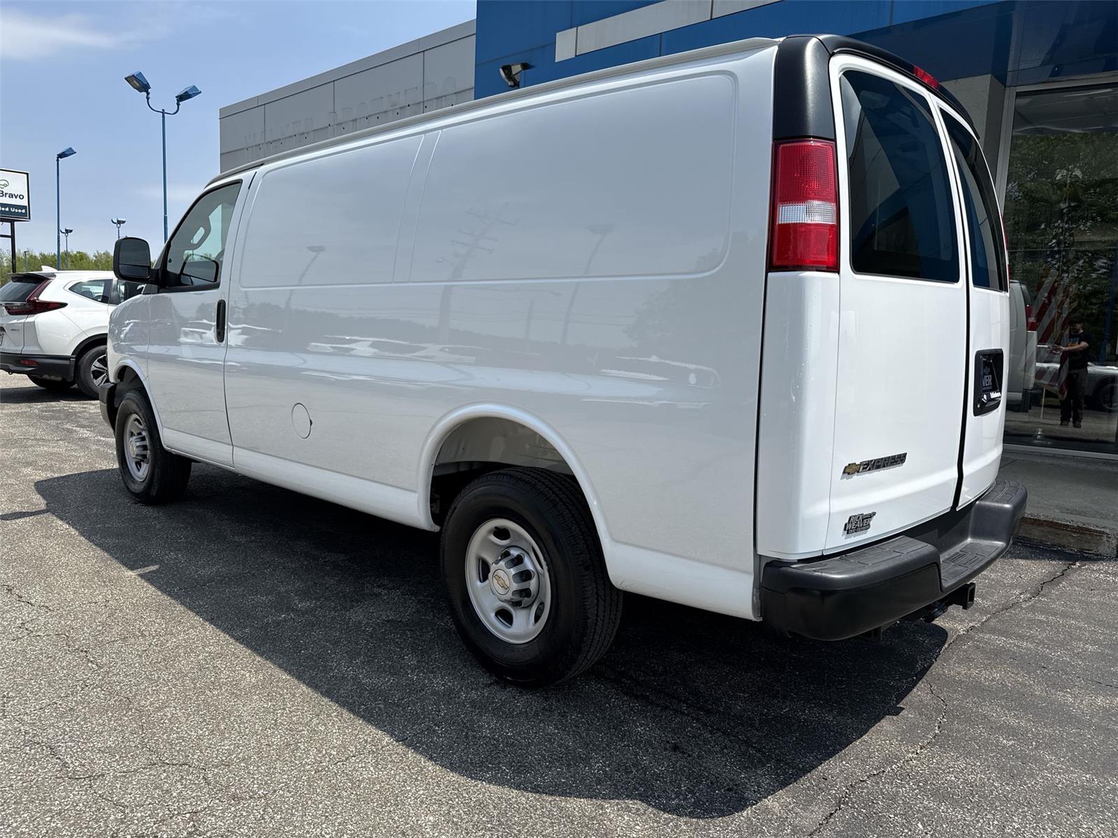 2025 Chevrolet Express Cargo Van RWD 2500 135 - 5