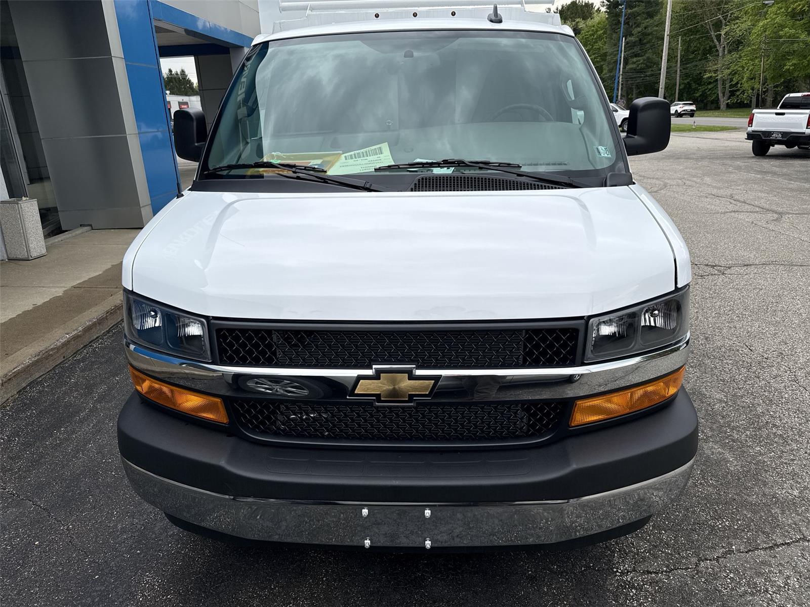 2026 Chevrolet Express Cutaway 3500 VAN 139 - 2
