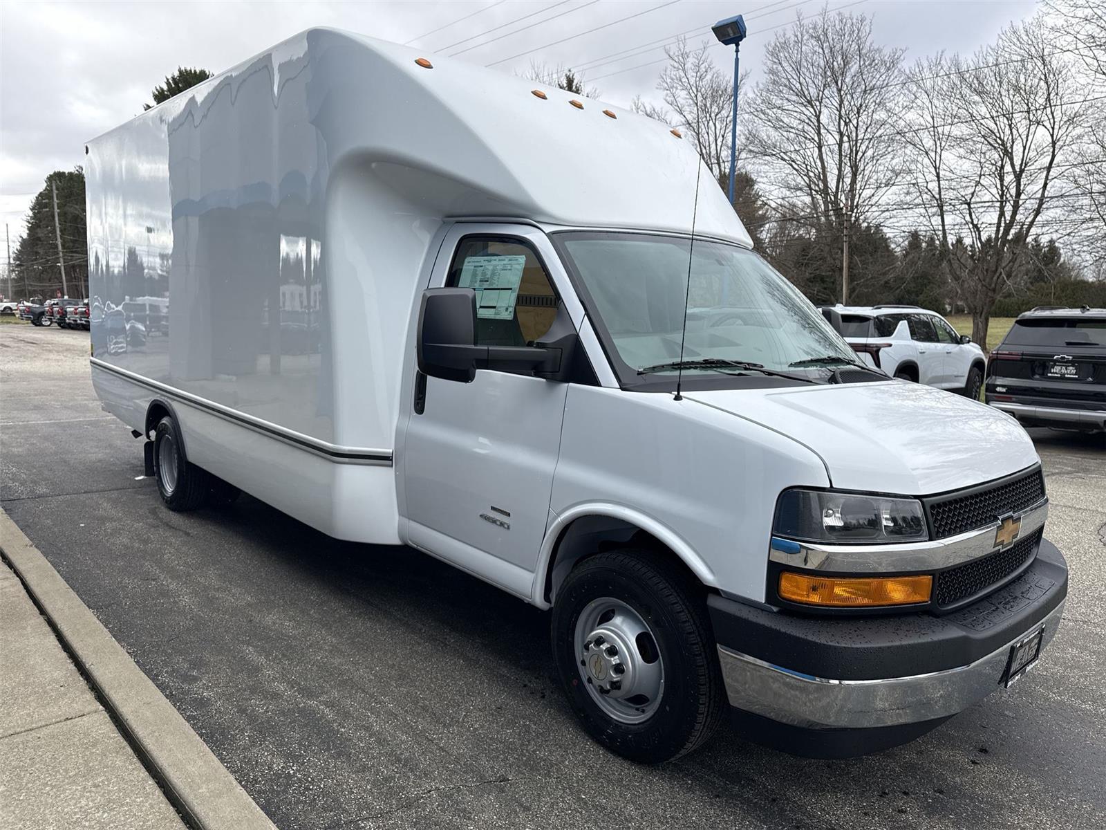 2026 Chevrolet Express Commercial Cutaway 4500 VAN 177 - 1