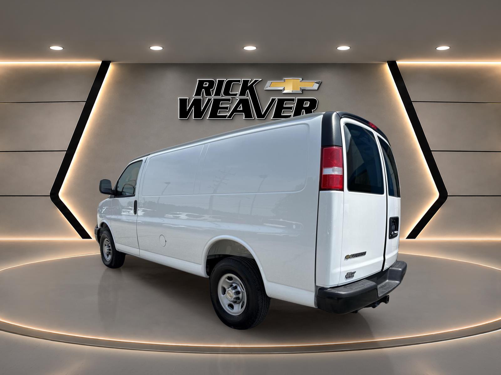 2025 Chevrolet Express Cargo Van RWD 2500 135 - 5