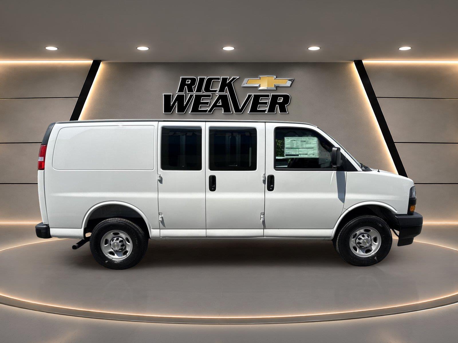 2025 Chevrolet Express Cargo Van RWD 2500 135 - 8