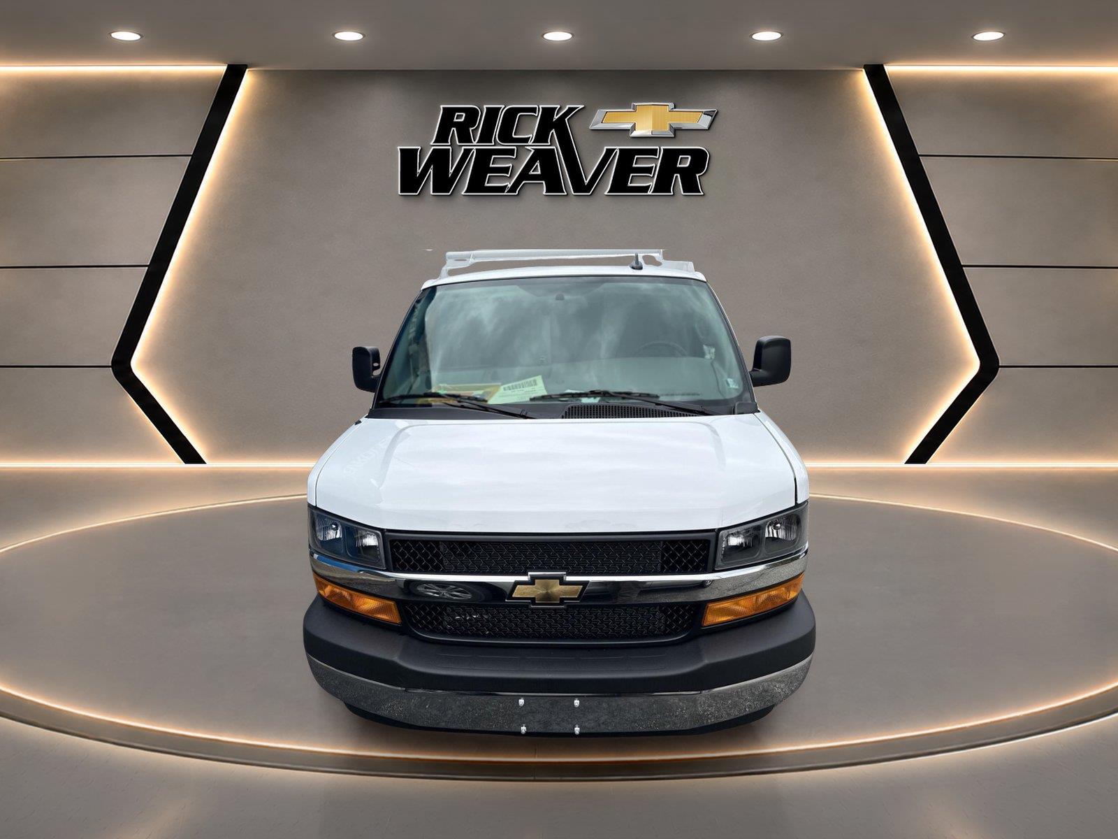 2026 Chevrolet Express Cutaway 3500 VAN 139 - 2