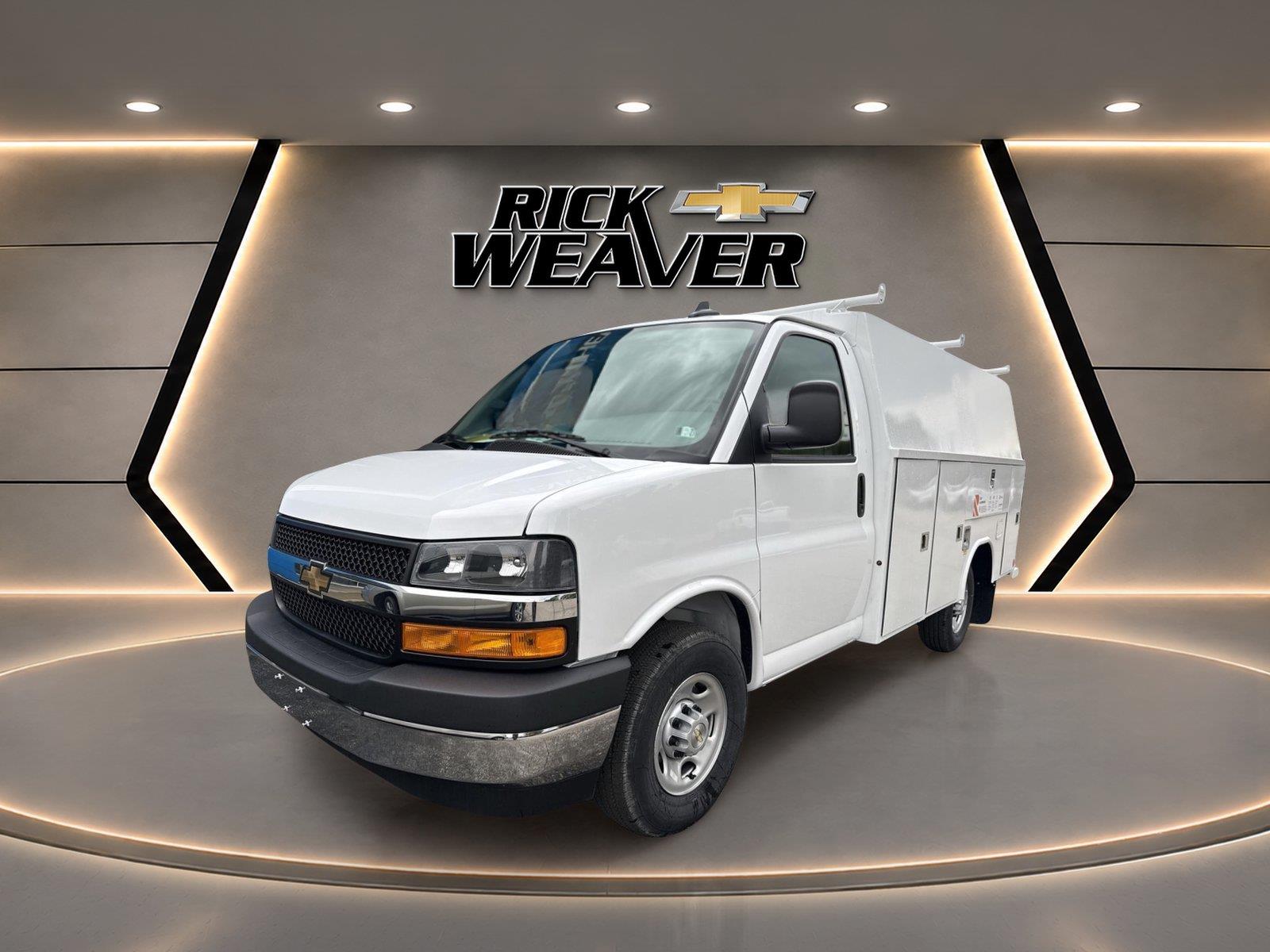 2026 Chevrolet Express Cutaway 3500 VAN 139 - 3