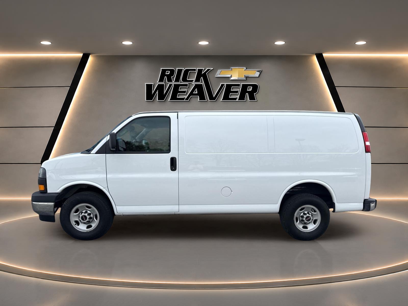2024 GMC Savana Cargo Van TK - 4