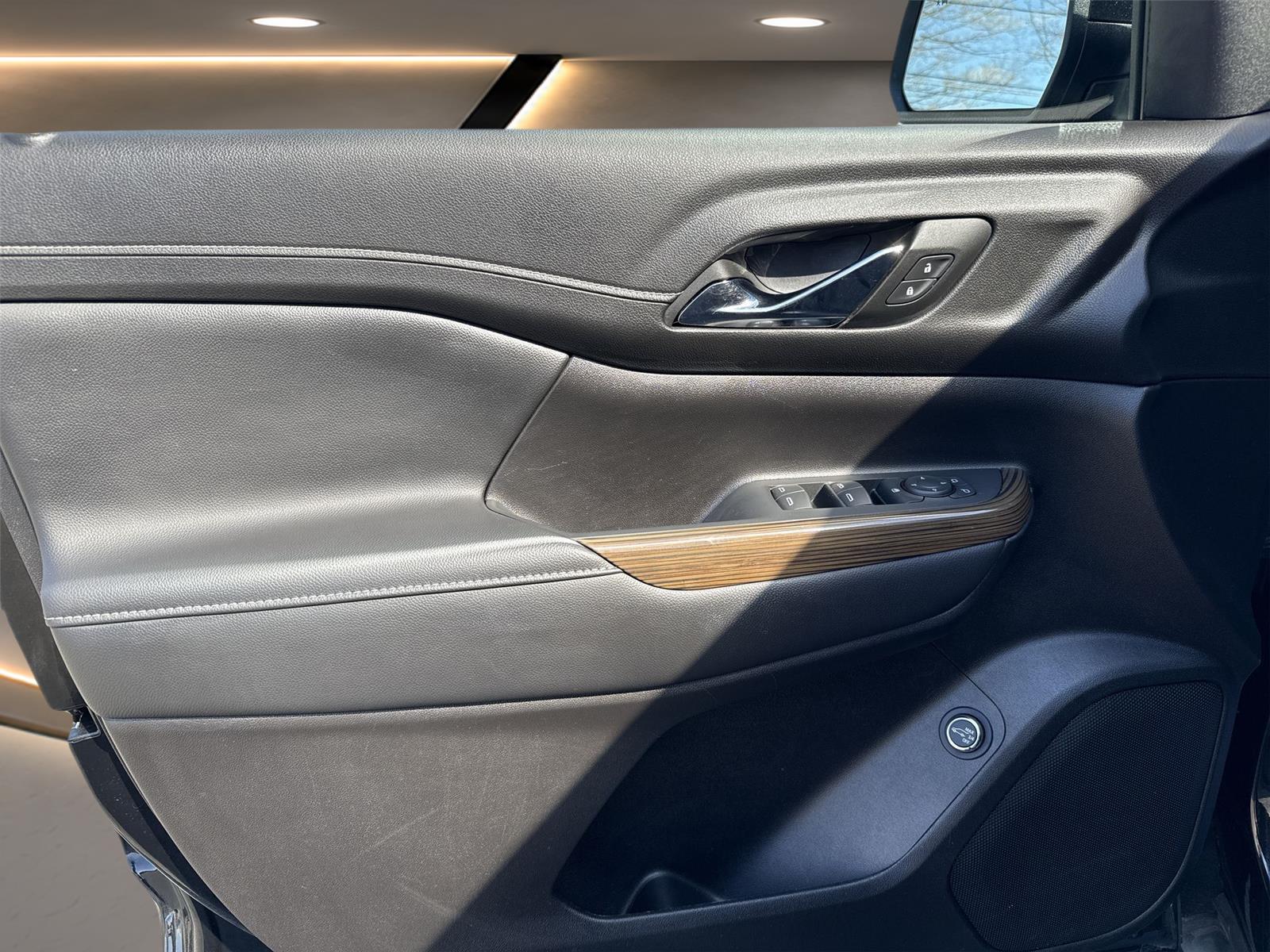 2023 GMC Acadia SLE at Altoona Honda