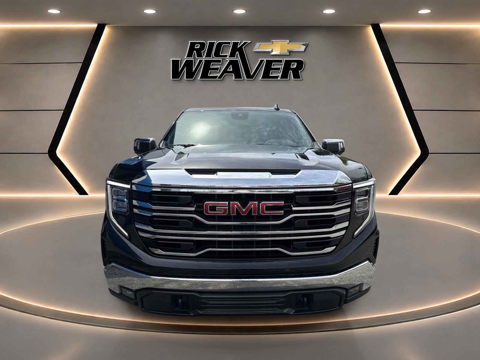 2022 GMC Sierra 1500 SLT - 2