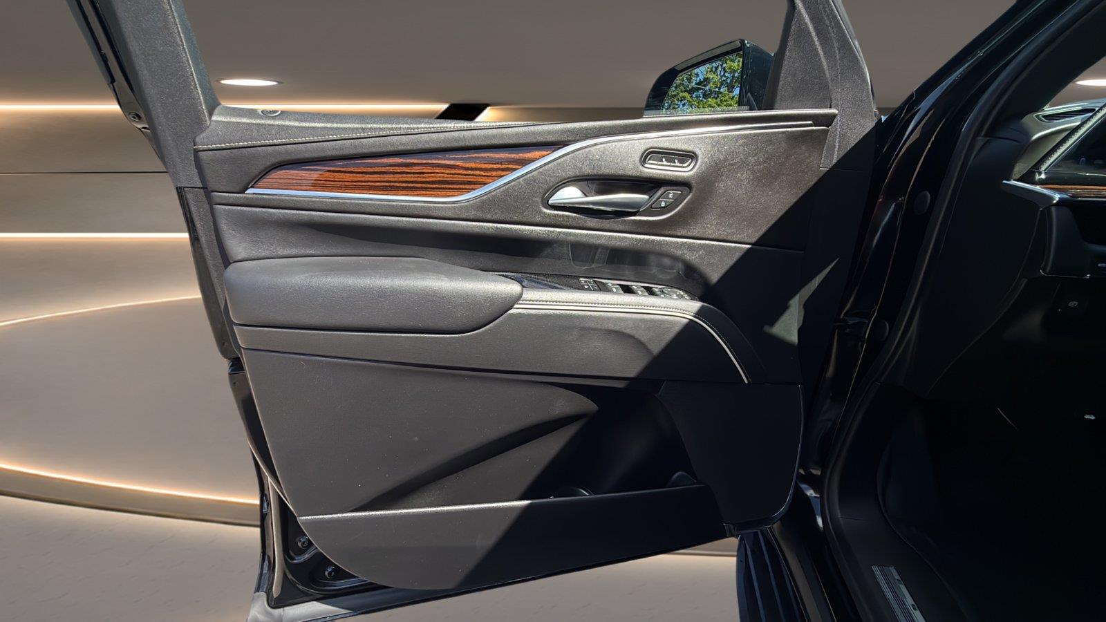 2022 Cadillac Escalade ESV Luxury at Braxton Motor Co