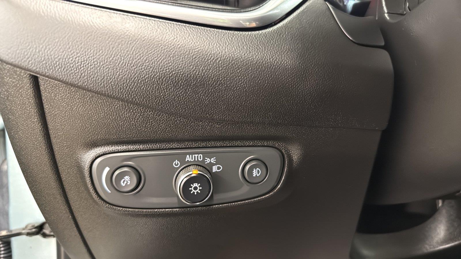 2022 Chevrolet Equinox Premier at Braxton Motor Co
