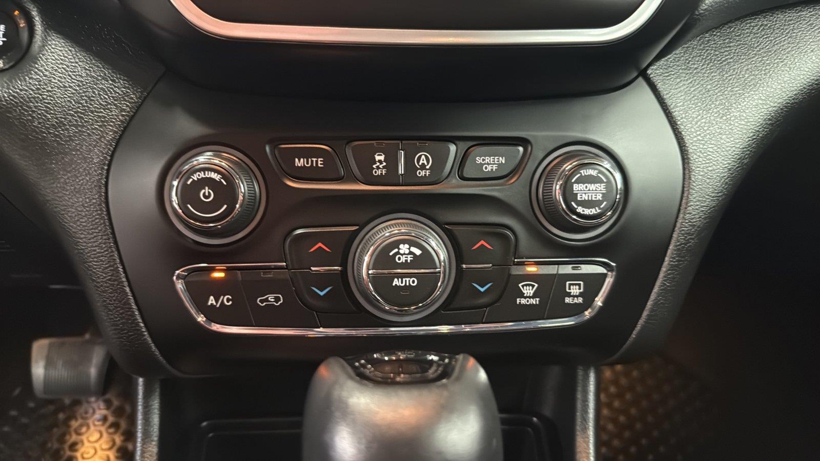 2019 Jeep Cherokee Altitude - 11