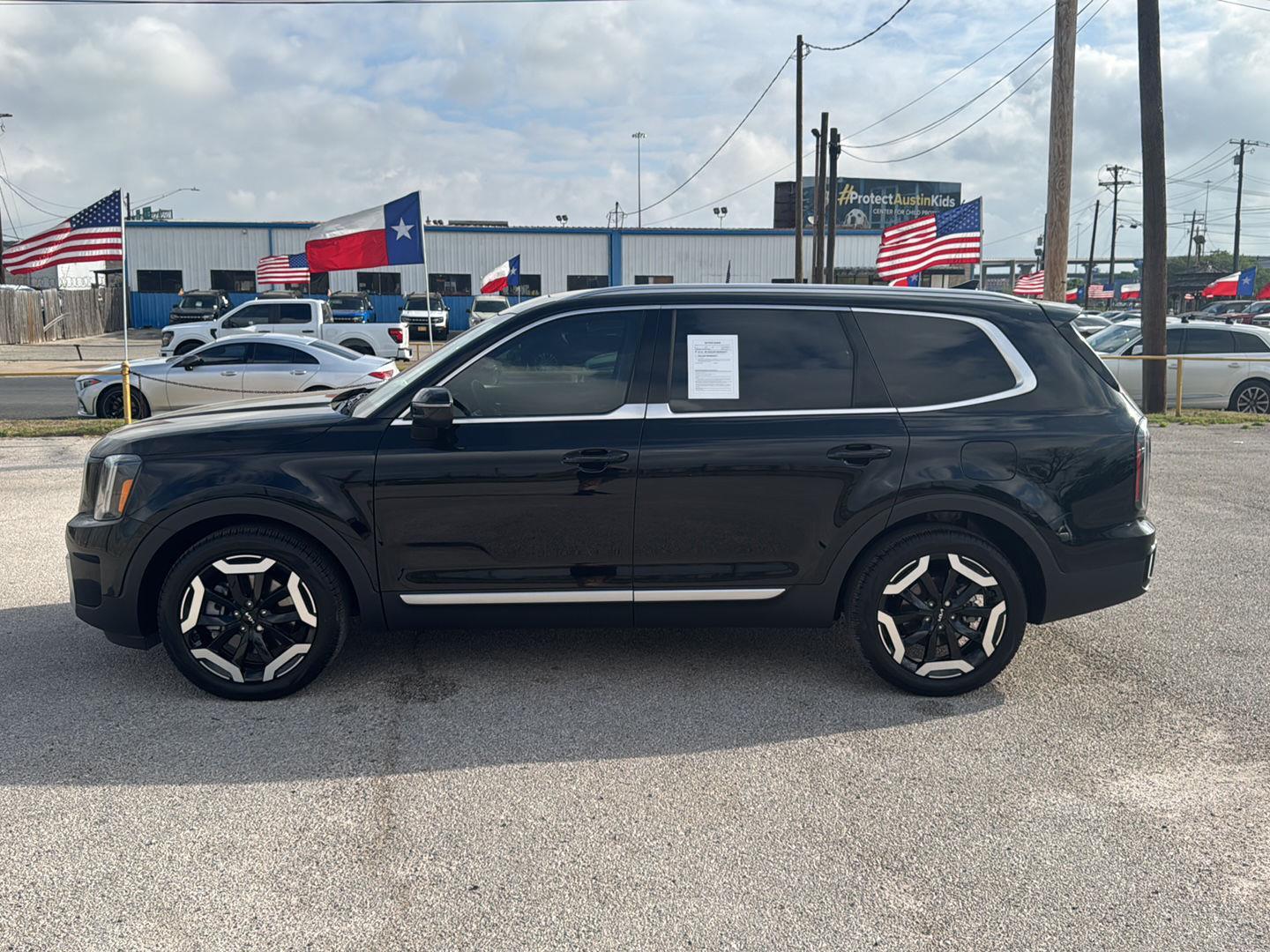 View vehicle photo 4