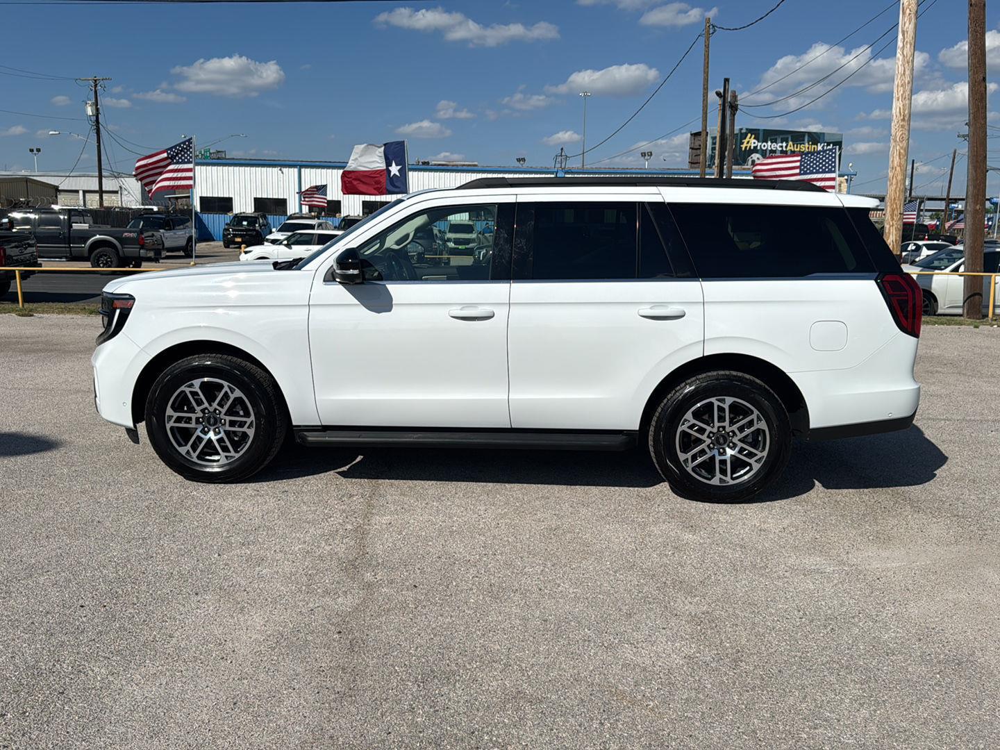 View vehicle photo 4