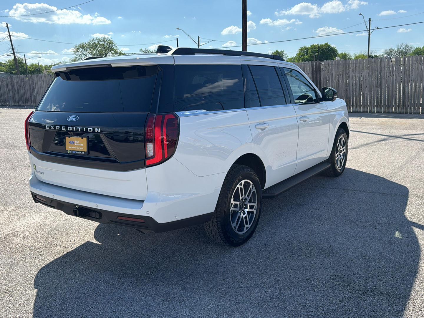 View vehicle photo 7