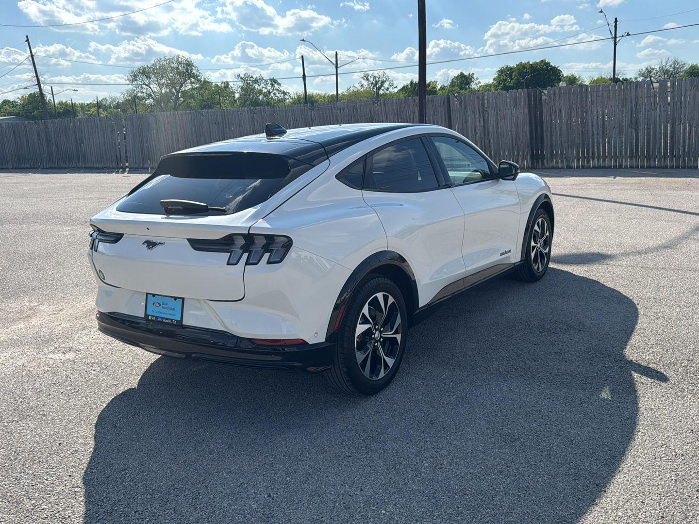 View vehicle photo 7