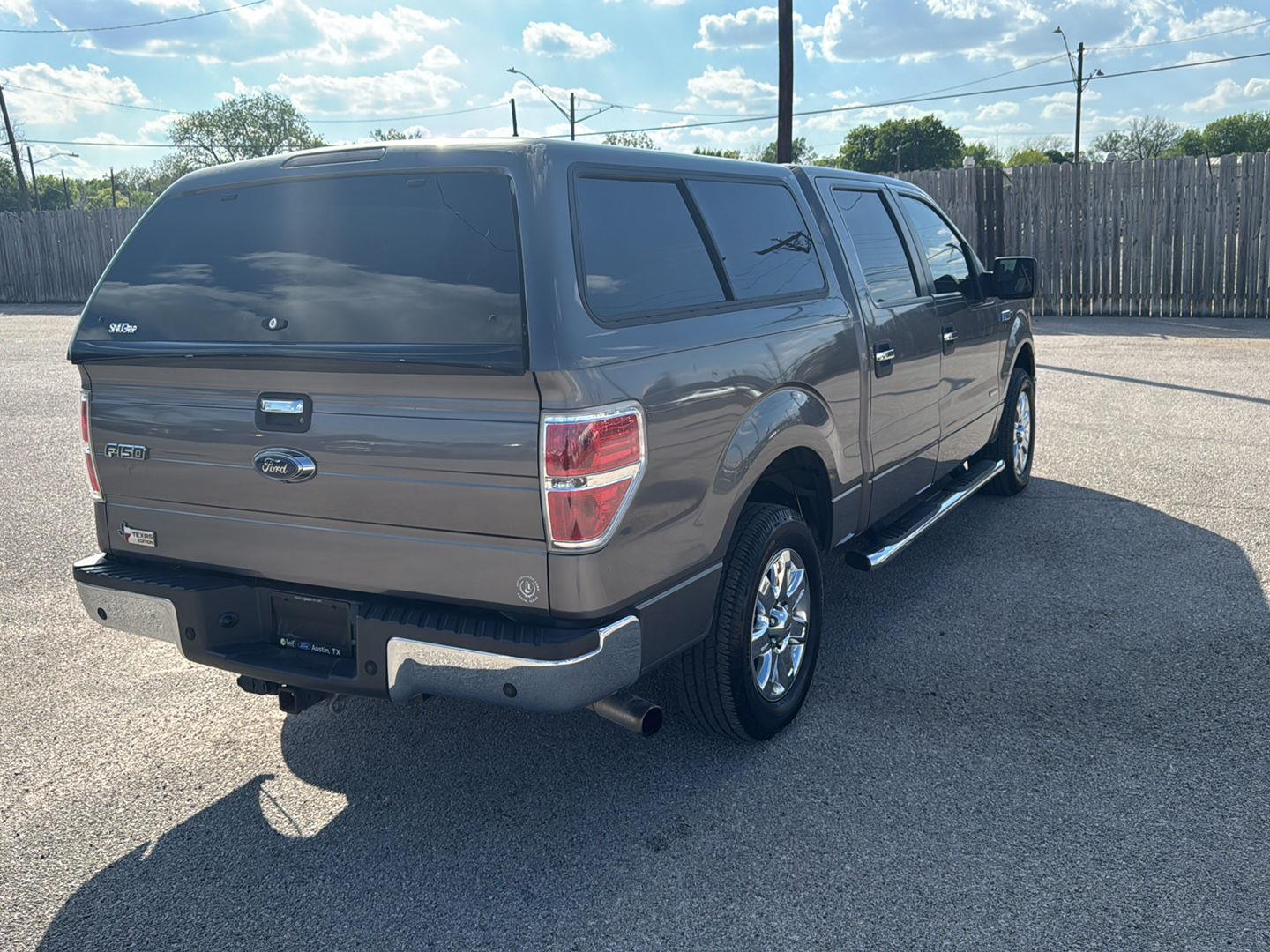 View vehicle photo 7