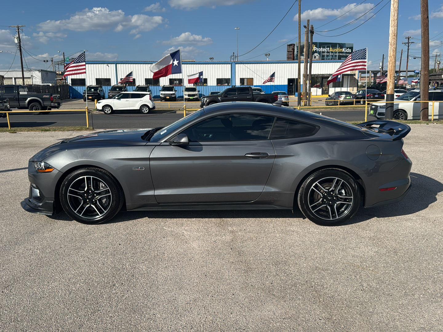 View vehicle photo 4