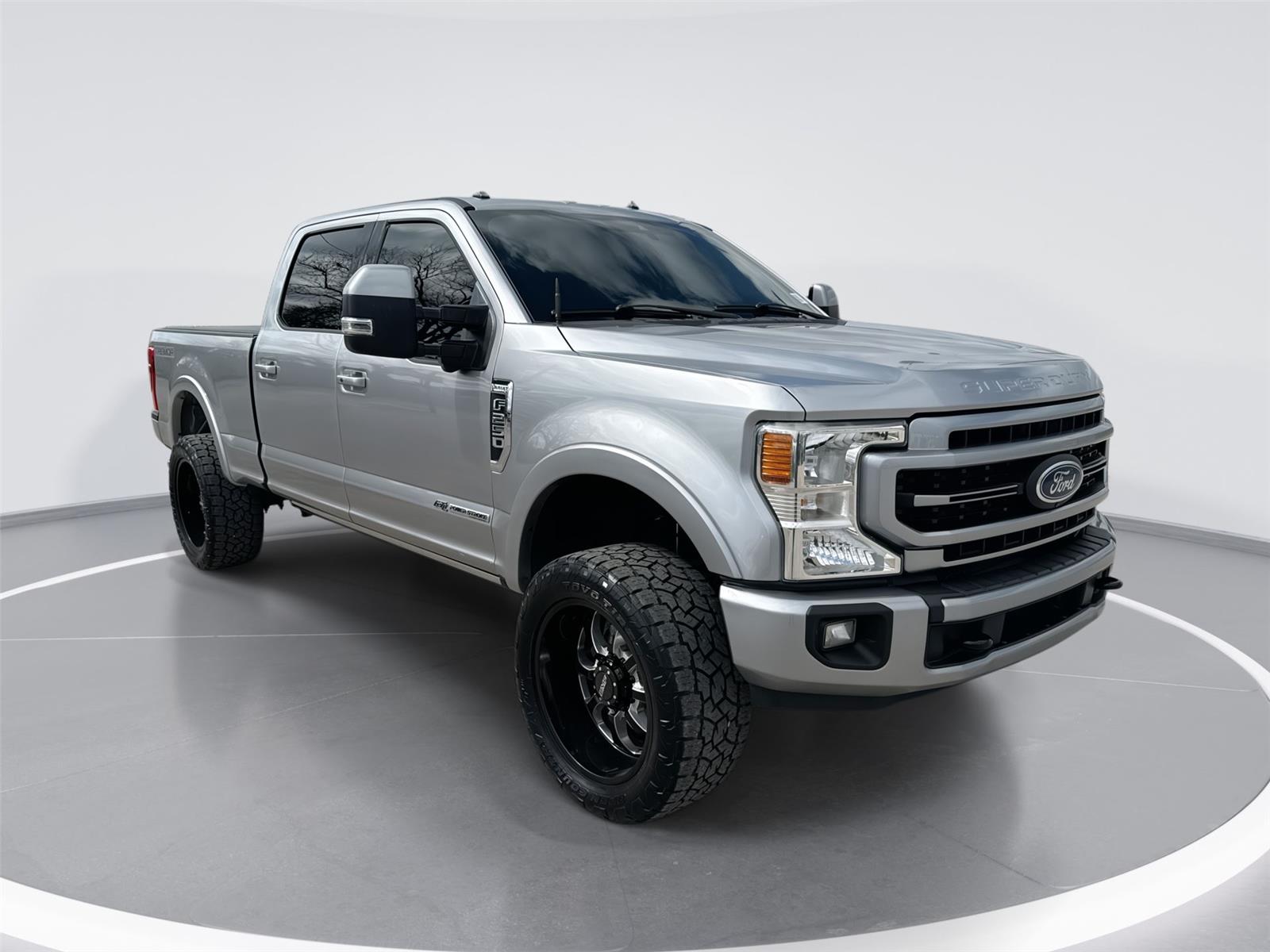 Iconic Silver Metallic 2022 Ford F-250 Super Duty Lariat Crew Cab 4WD Pickup Truck Four-Wheel Drive Automatic