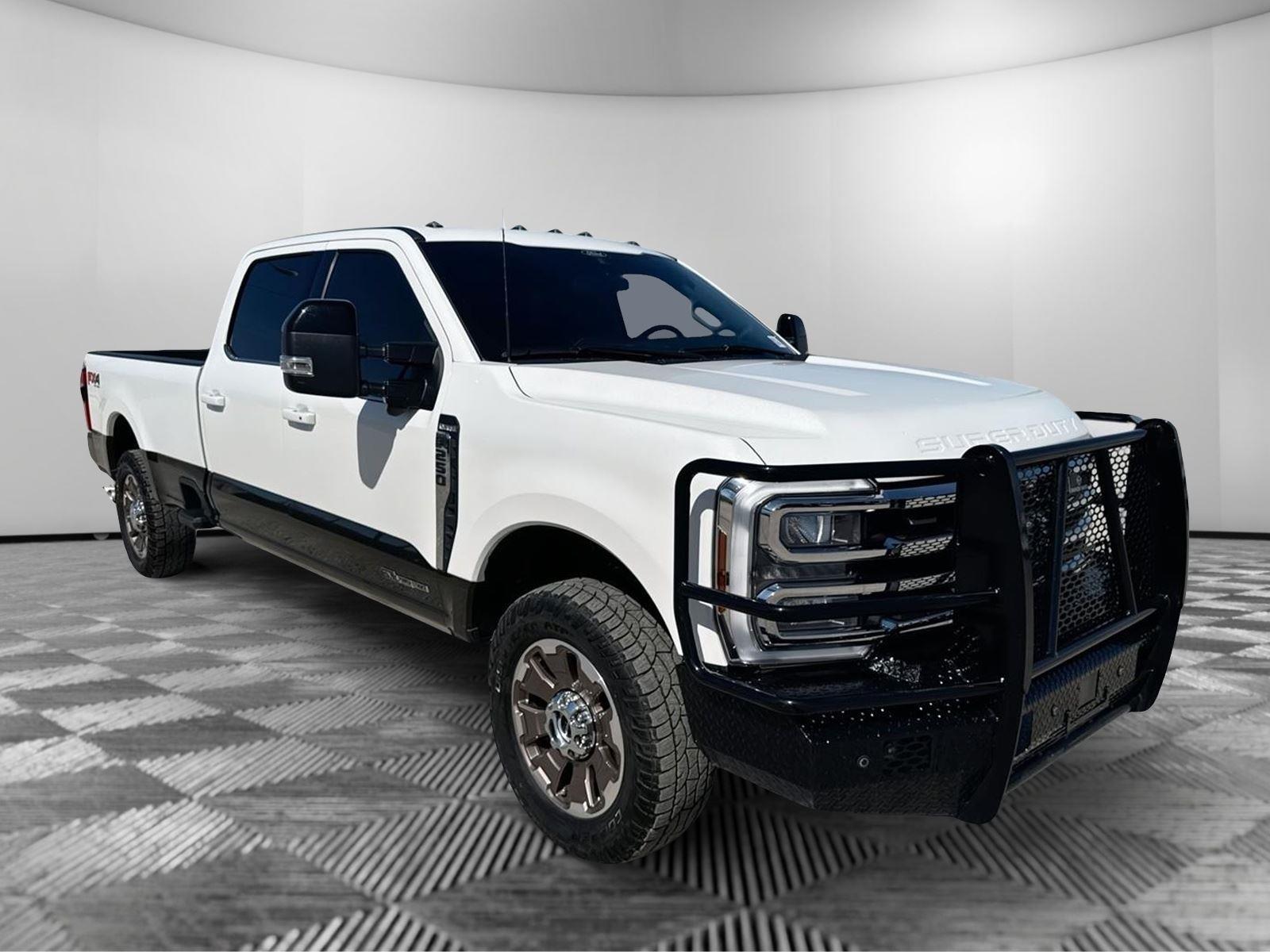 Star White Metallic Tri-Coat/Darkened Bronze 2024 Ford F-250 Super Duty King Ranch Crew Cab 4WD Pickup Truck Four-Wheel Drive Automatic