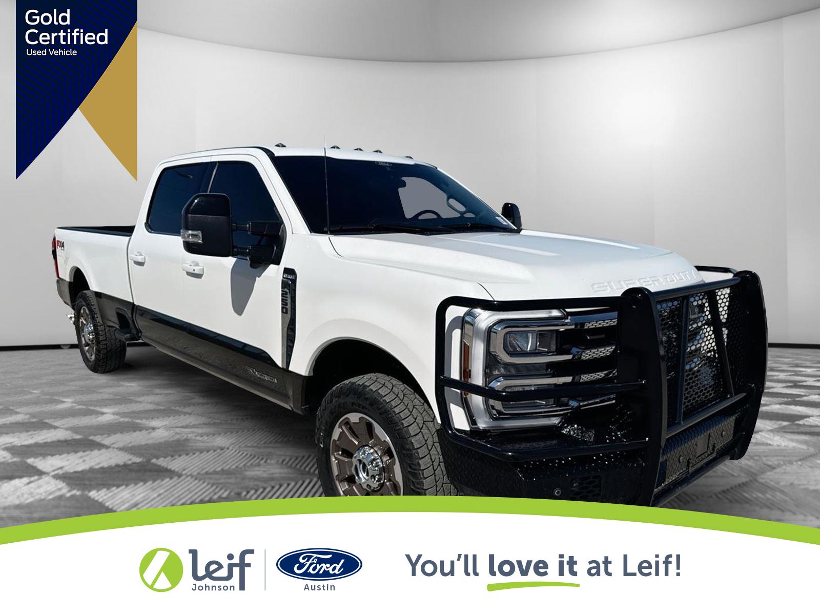 Star White Metallic Tri-Coat/Darkened Bronze 2024 Ford F-250 Super Duty King Ranch Crew Cab 4WD Pickup Truck Four-Wheel Drive Automatic