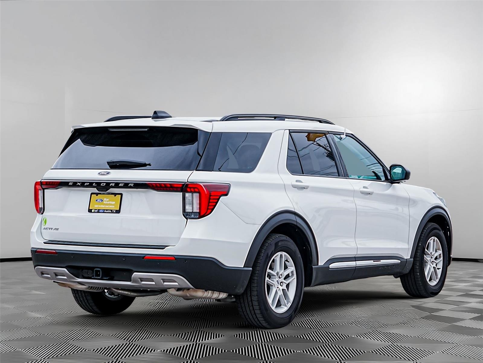 View vehicle photo 6