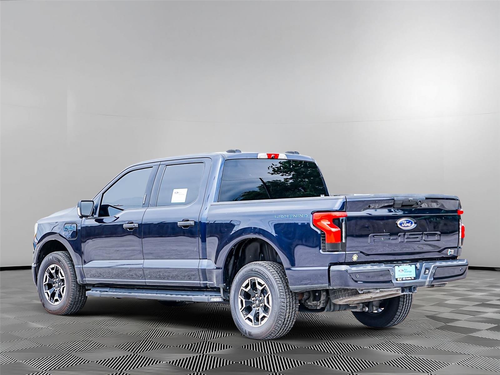 View vehicle photo 5
