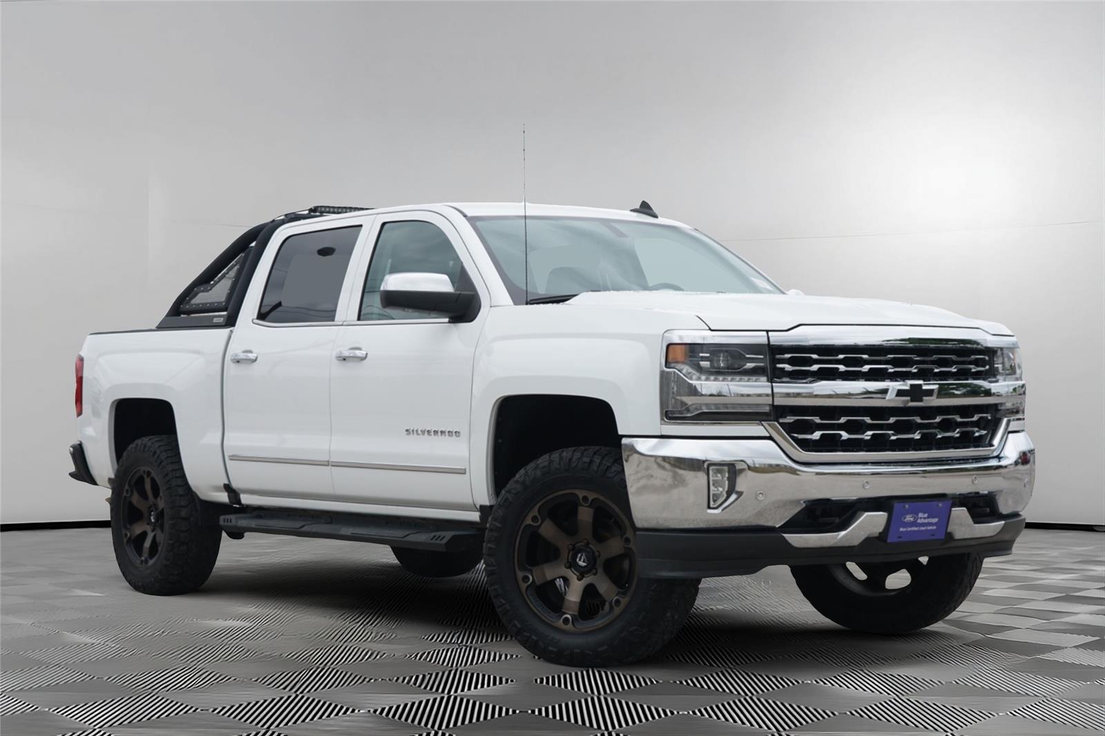 Summit White 2017 Chevrolet Silverado 1500 LTZ Crew Cab RWD Pickup Truck 4X2 6-Speed Automatic