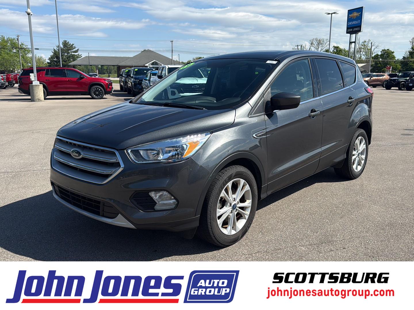 Gray (Magnetic) 2019 Ford Escape SE FWD SUV / Crossover Front-Wheel Drive 6-Speed Automatic