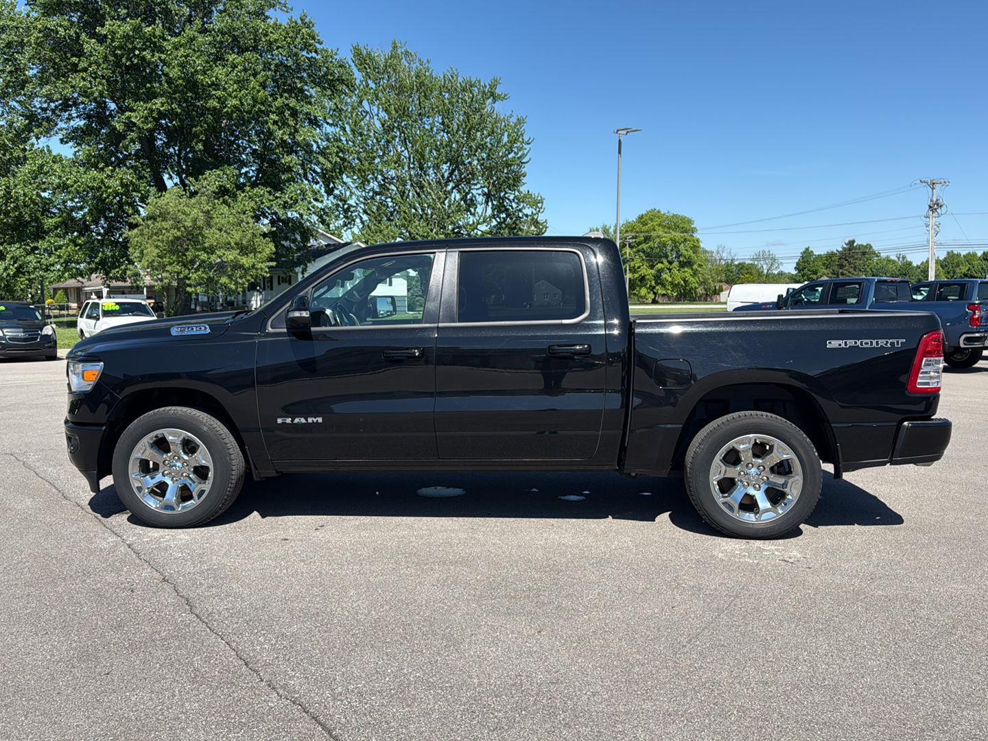 View vehicle photo 7