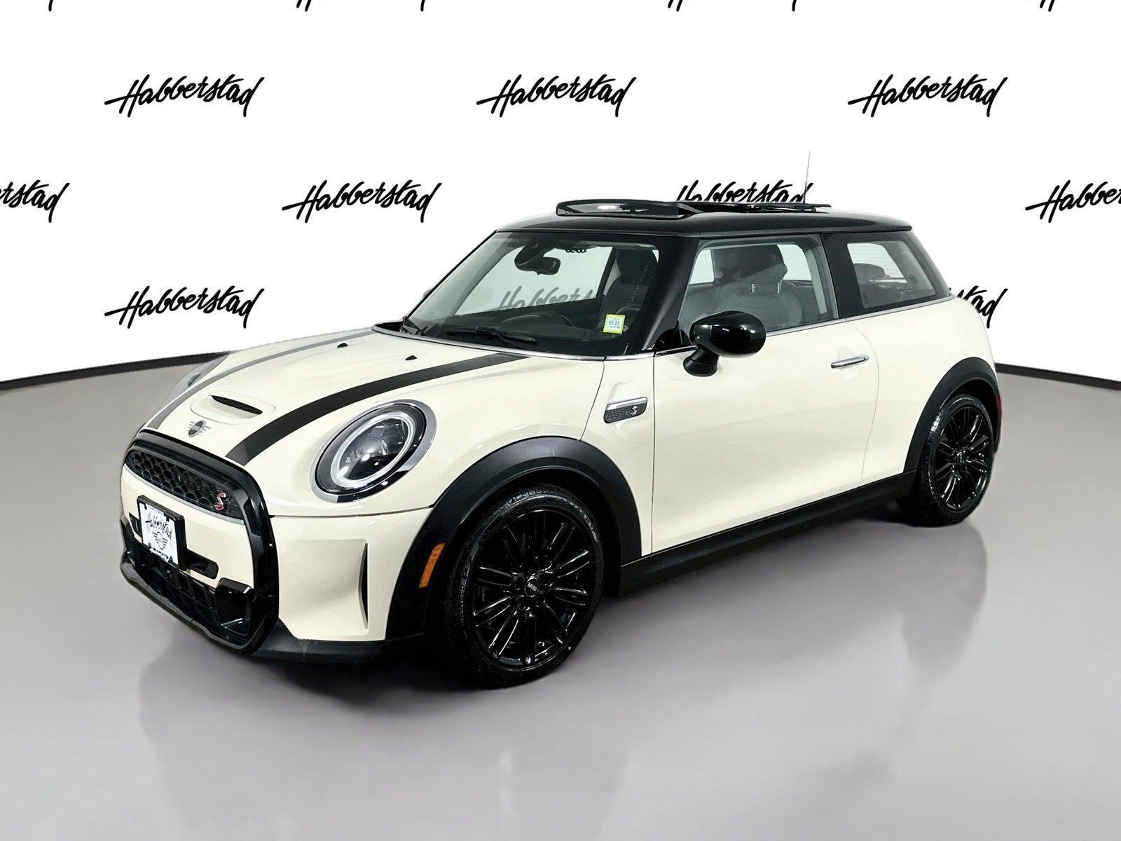 Pepper White 2022 MINI Cooper Hatchback Front-Wheel Drive Automatic