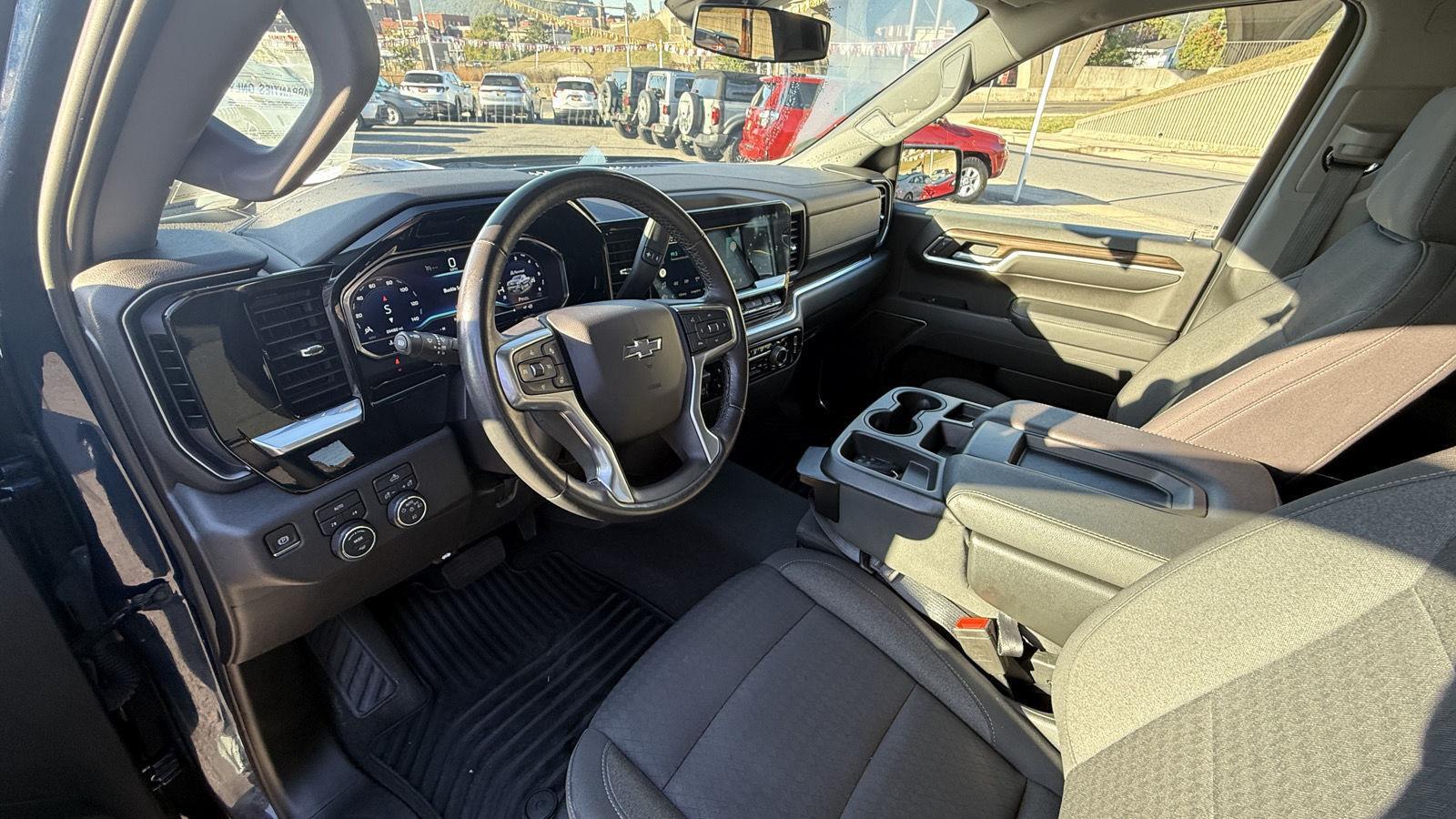 2022 Chevrolet Silverado 1500 RST - Photo 12