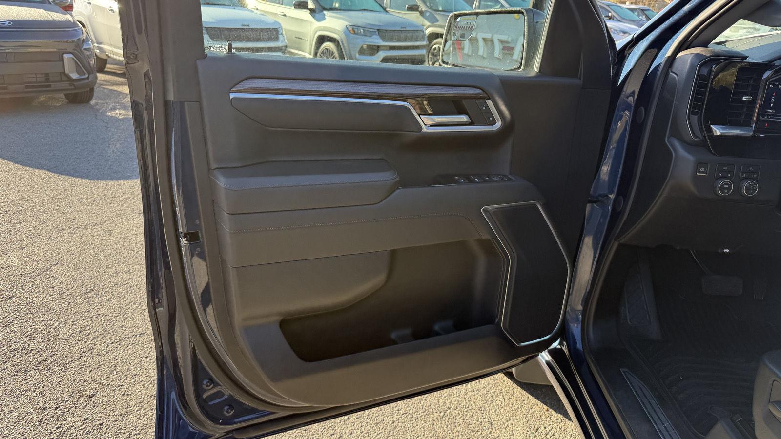 2022 Chevrolet Silverado 1500 RST - Photo 16