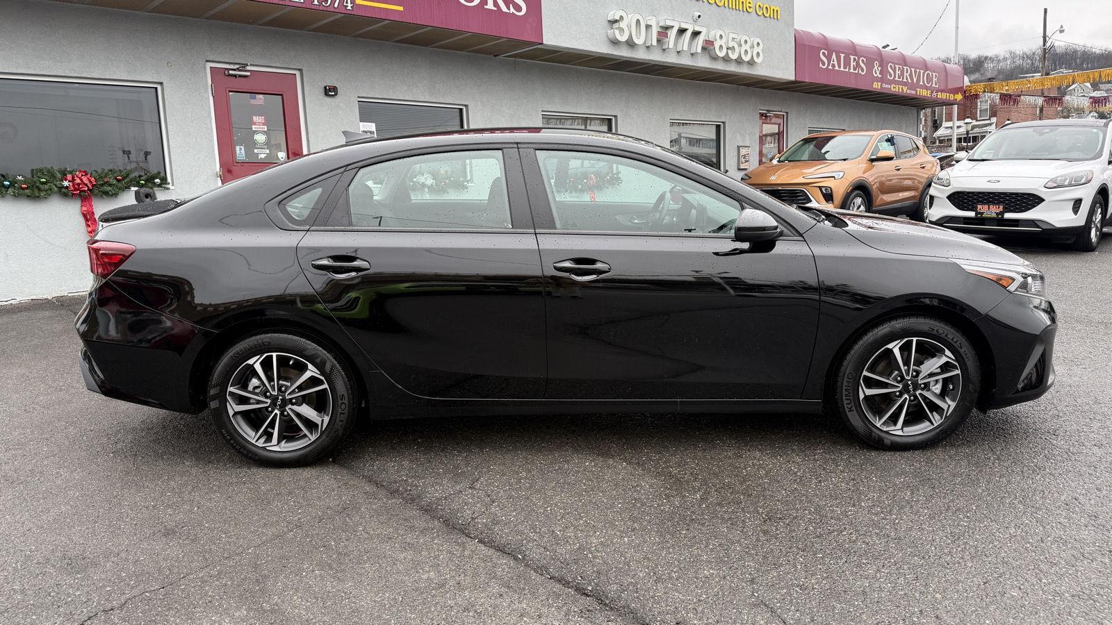 2024 Kia Forte LXS's photo