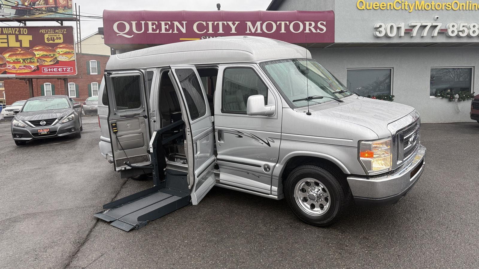 2013 Ford E-Series Econoline Van Commercial's photo