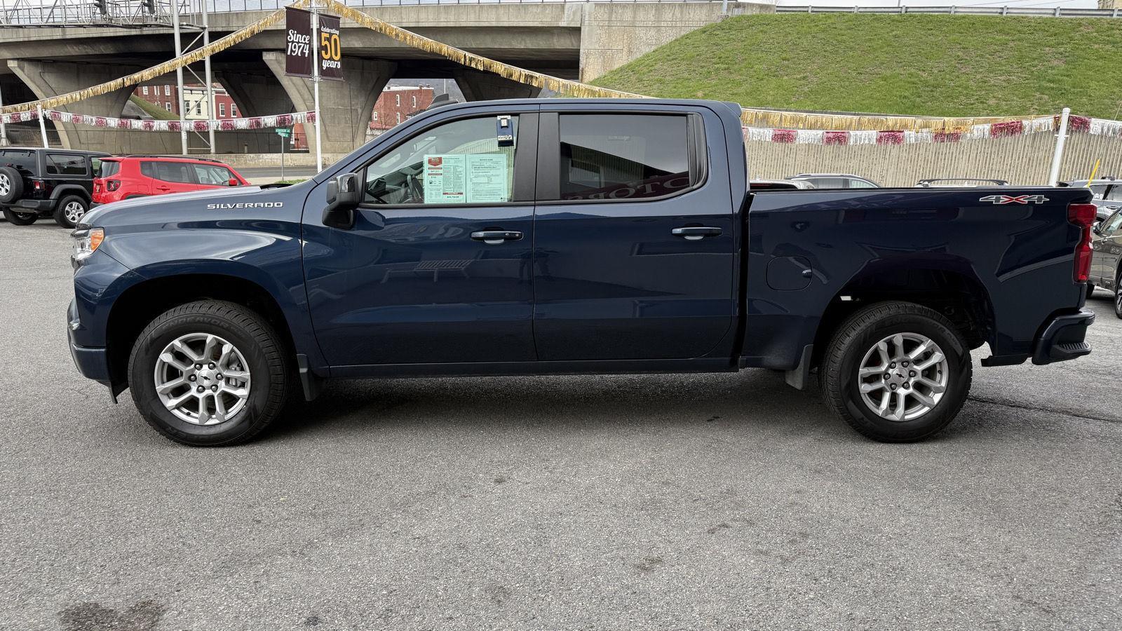 2022 Chevrolet Silverado 1500 RST - Photo 6