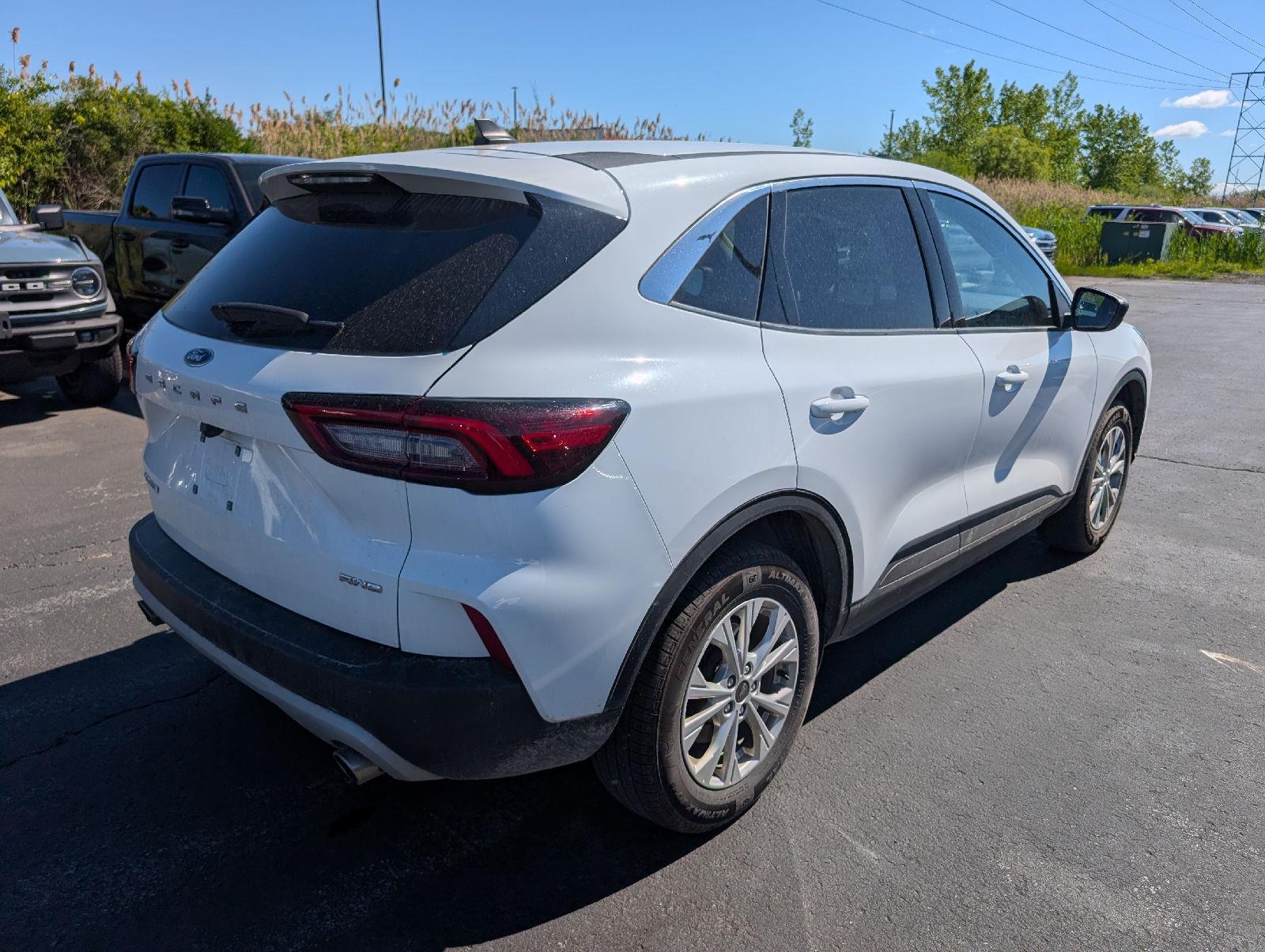 Used 2024 Oxford White Ford Active image 10