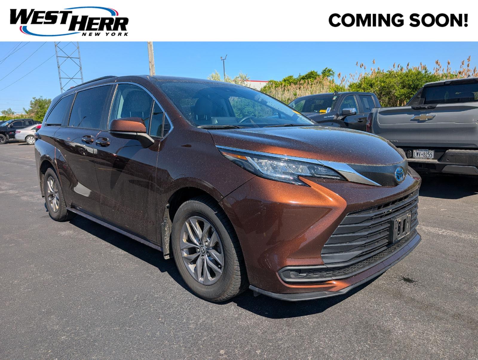 2022 Toyota Sienna LE 8-Passenger FWD